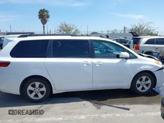 2015 Toyota Sienna LE AAS с VIN 5TDKK3DC6FS574942, выставлен на аукционе IAAI как лот 42336507 с пробегом 58 323 миль миль и . История ставок и продаж доступна на DreamBid. Изображение 13.