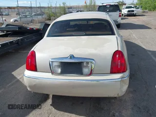 2001 Lincoln Town Car Cartier z VIN 1LNHM83W81Y706332, wystawiony jako IAAI lot #42125002 z przebiegiem Nie podano mil oraz . Historia ofert i sprzedaży dostępna na DreamBid. Obrazek 15.