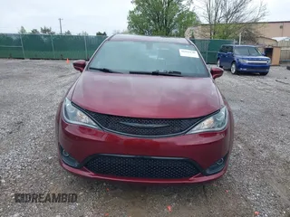 2020 Chrysler Pacifica Touring with VIN 2C4RC1FG2LR126671, listed as a IAAI auction lot 41922148 with 91,154 mi miles and . Bid and sale history available at DreamBid. Image 12.