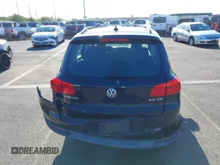 2015 Volkswagen Tiguan S с VIN WVGAV7AX8FW615777, выставлен на аукционе IAAI как лот 42165193 с пробегом Не указан миль и . История ставок и продаж доступна на DreamBid. Изображение 16.