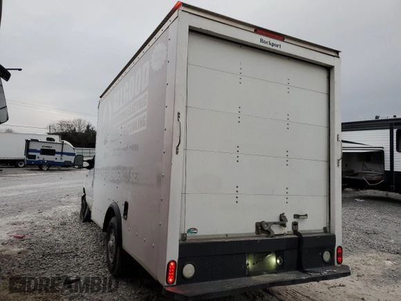 2016 Ford Econoline Commercial z VIN 1FDWE3FS1GDC51632, wystawiony jako Copart lot #47815915 z przebiegiem 94 404 mil mil oraz Szkoda całkowita • Salvage title. Historia ofert i sprzedaży dostępna na DreamBid. Obrazek 3.