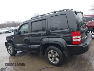 2008 Jeep Liberty Sport z VIN 1J8GN28KX8W187590, wystawiony jako IAAI lot #41440916 z przebiegiem 168 798 mil mil oraz . Historia ofert i sprzedaży dostępna na DreamBid. Obrazek 14.
