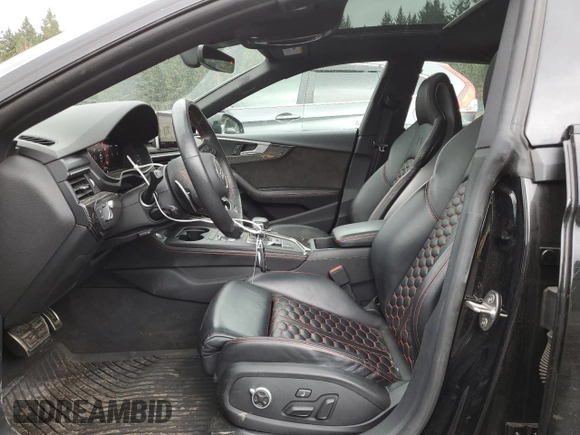 2019 Audi RS 5 Sportback z VIN WUABWCF54KA901920, wystawiony jako Copart lot #47915394 z przebiegiem 44 420 mil mil oraz . Historia ofert i sprzedaży dostępna na DreamBid. Obrazek 7.