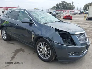 2013 Cadillac SRX Performance Collection z VIN 3GYFNDE37DS552500, wystawiony jako IAAI lot #42421516 z przebiegiem 100 226 mil mil oraz . Historia ofert i sprzedaży dostępna na DreamBid. Obrazek 1.