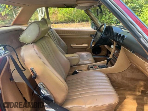 1987 Mercedes-Benz 560 SL z VIN WDBBA48D8HA065591, wystawiony jako Copart lot #73538474 z przebiegiem 119 516 mil mil oraz Czysty tytuł • Clean title. Historia ofert i sprzedaży dostępna na DreamBid. Obrazek 5.