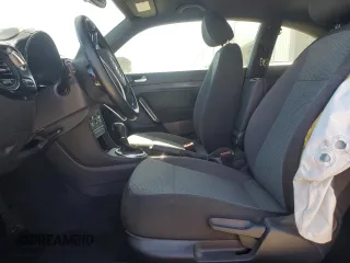 2019 Volkswagen Beetle S z VIN 3VWFD7AT9KM718059, wystawiony jako Copart lot #53284925 z przebiegiem 54 910 mil mil oraz Szkody całkowita. Historia ofert i sprzedaży dostępna na DreamBid. Obrazek 7.