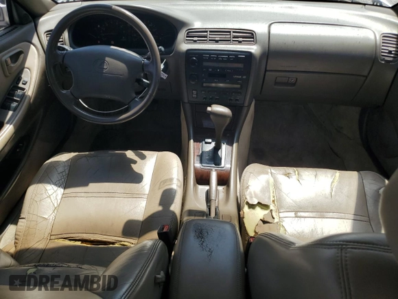 1996 Lexus ES 300 z VIN JT8BF12G6T0185858, wystawiony jako Copart lot #57978925 z przebiegiem 153 841 mil mil oraz Czysty tytuł • Clean title. Historia ofert i sprzedaży dostępna na DreamBid. Obrazek 8.