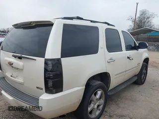2009 Chevrolet Tahoe LTZ z VIN 1GNFK33089R218771, wystawiony jako IAAI lot #41789581 z przebiegiem 209 247 mil mil oraz . Historia ofert i sprzedaży dostępna na DreamBid. Obrazek 4.