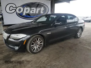 2012 BMW 5 Series 550i z VIN WBAFR9C58CDV58720, wystawiony jako Copart lot #53473335 z przebiegiem 125 642 mil mil oraz Szkoda całkowita • Salvage title. Historia ofert i sprzedaży dostępna na DreamBid. Obrazek 1.