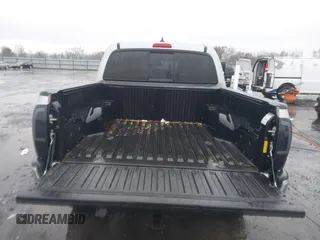 2014 Toyota Tacoma with VIN 3TMLU4EN2EM161239, listed as a IAAI auction lot 41536944 with 136,299 mi miles. Bid and sale history available at carsss.com. Image 8.