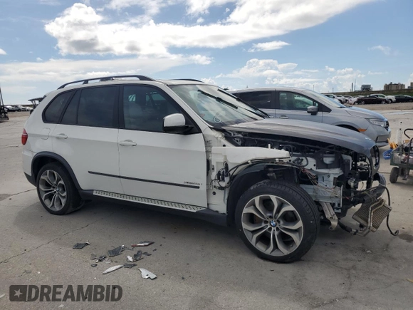 2013 BMW X5 xDrive50i with VIN 5UXZV8C52D0C15370, listed as a Copart auction lot 62293645 with 90,611 mi miles and Clean title. Bid and sale history available at DreamBid. Image 4.