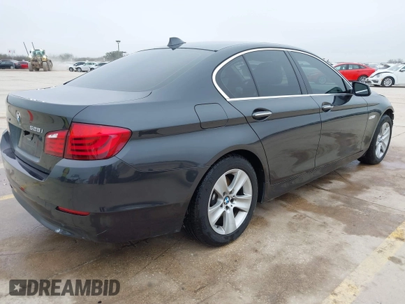 2013 BMW 5 Series 528i xDrive with VIN WBAXH5C50DDW15574, listed as a IAAI auction lot 41572993 with 59,188 mi miles. Bid and sale history available at carsss.com. Image 4.