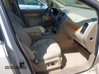 2007 Lincoln MKX z VIN 2LMDU68C67BJ32292, wystawiony jako IAAI lot #42165581 z przebiegiem 199 874 mil mil oraz . Historia ofert i sprzedaży dostępna na DreamBid. Obrazek 5.