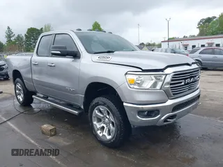 2020 Ram 1500 Big Horn z VIN 1C6SRFBT0LN269655, wystawiony jako IAAI lot #41761480 z przebiegiem 87 941 mil mil oraz . Historia ofert i sprzedaży dostępna na DreamBid. Obrazek 1.