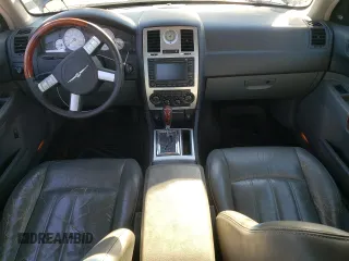 2005 Chrysler 300 300C AWD z VIN 2C3AK63H65H671814, wystawiony jako Copart lot #82867974 z przebiegiem 153 186 mil mil oraz Nie do naprawy. Historia ofert i sprzedaży dostępna na DreamBid. Obrazek 8.