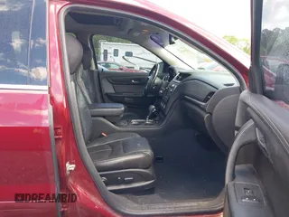 2015 Chevrolet Traverse LT z VIN 1GNKVHKD9FJ373749, wystawiony jako IAAI lot #42291335 z przebiegiem 136 558 mil mil oraz . Historia ofert i sprzedaży dostępna na DreamBid. Obrazek 5.