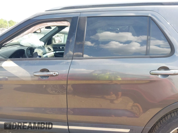2017 Ford Explorer XLT z VIN 1FM5K8D89HGC44162, wystawiony jako IAAI lot #42158660 z przebiegiem 121 078 mil mil oraz . Historia ofert i sprzedaży dostępna na DreamBid. Obrazek 14.