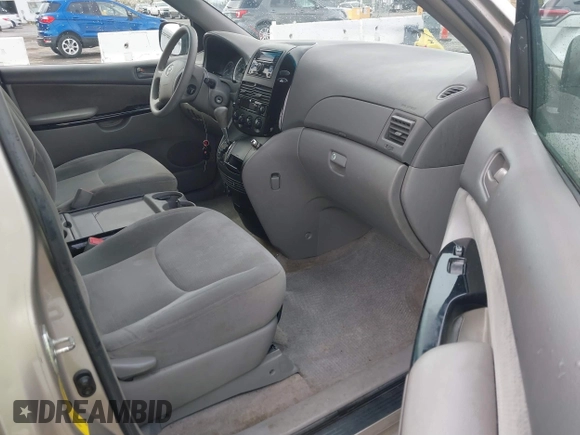 2005 Toyota Sienna CE with VIN 5TDZA23C55S264700, listed as a IAAI auction lot 41878179 with 293,934 mi miles. Bid and sale history available at carsss.com. Image 5.
