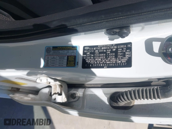 2011 Kia Sorento SX with VIN 5XYKW4A21BG127237, listed as a IAAI auction lot 41848810 with 182,633 mi miles. Bid and sale history available at carsss.com. Image 9.