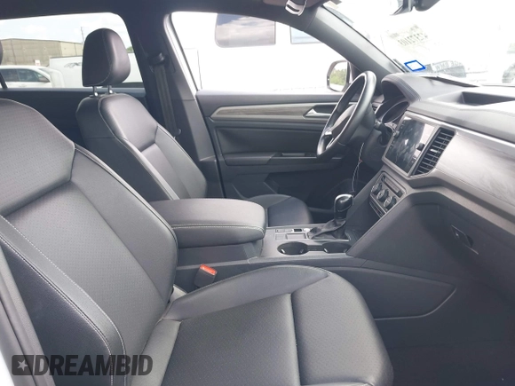 2020 Volkswagen Atlas SE with VIN 1V23C2CA1LC201332, listed as a IAAI auction lot 42372103 with 81,424 mi miles and . Bid and sale history available at DreamBid. Image 5.