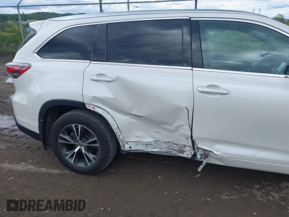 2016 Toyota Highlander XLE z VIN 5TDJKRFH6GS260362, wystawiony jako IAAI lot #42337581 z przebiegiem 69 619 mil mil oraz . Historia ofert i sprzedaży dostępna na DreamBid. Obrazek 6.