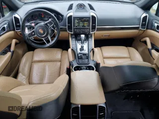 2016 Porsche Cayenne z VIN WP1AA2A29GKA15722, wystawiony jako Copart lot #43627915 z przebiegiem 125 579 mil mil oraz Szkoda całkowita • Salvage title. Historia ofert i sprzedaży dostępna na DreamBid. Obrazek 8.