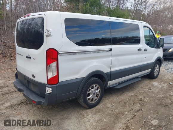 2015 Ford Transit XL z VIN 1FMZK1YM0FKA73392, wystawiony jako IAAI lot #41934194 z przebiegiem 134 281 mil mil oraz . Historia ofert i sprzedaży dostępna na DreamBid. Obrazek 4.