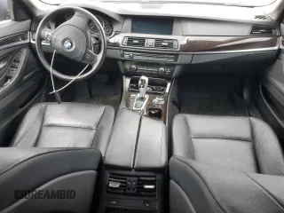 2013 BMW 5 Series 528i xDrive z VIN WBAXH5C57DD111555, wystawiony jako Copart lot #57284575 z przebiegiem 145 947 mil mil oraz Tytuł czysty. Historia ofert i sprzedaży dostępna na DreamBid. Obrazek 8.