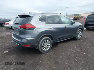 2018 Nissan Rogue SV z VIN KNMAT2MV4JP617844, wystawiony jako IAAI lot #42142365 z przebiegiem 54 001 mil mil oraz . Historia ofert i sprzedaży dostępna na DreamBid. Obrazek 4.