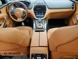 2023 Aston Martin DBX 707 z VIN SD7VUJBW0PTV08298, wystawiony jako Copart lot #77753224 z przebiegiem 3587 mil mil oraz Szkody całkowita. Historia ofert i sprzedaży dostępna na DreamBid. Obrazek 8.