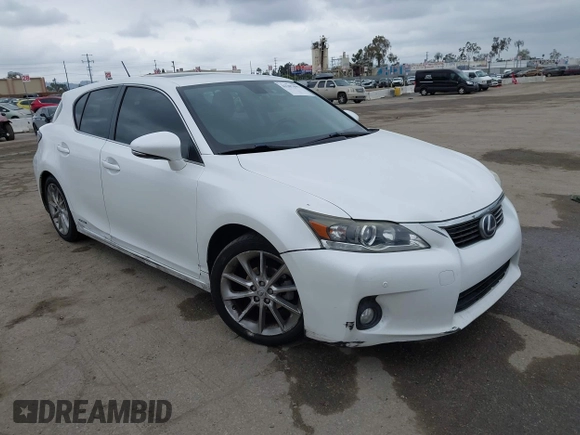 2013 Lexus CT 200h z VIN JTHKD5BH0D2126459, wystawiony jako IAAI lot #42207697 z przebiegiem 188 111 mil mil oraz . Historia ofert i sprzedaży dostępna na DreamBid. Obrazek 1.