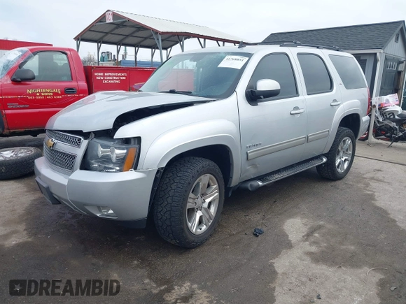 2013 Chevrolet Tahoe LT z VIN 1GNSKBE08DR166024, wystawiony jako IAAI lot #41768851 z przebiegiem 198 302 mil mil oraz . Historia ofert i sprzedaży dostępna na DreamBid. Obrazek 20.