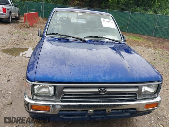 1992 Toyota Pickup DLX z VIN JT4RN93P5N5062042, wystawiony jako IAAI lot #42522750 z przebiegiem 279 395 mil mil oraz . Historia ofert i sprzedaży dostępna na DreamBid. Obrazek 6.
