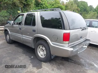 1999 GMC Jimmy SLE z VIN 1GKCS13W0X2512048, wystawiony jako IAAI lot #42364175 z przebiegiem 195 301 mil mil oraz . Historia ofert i sprzedaży dostępna na DreamBid. Obrazek 3.