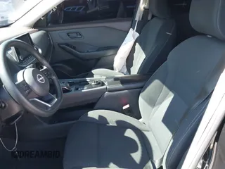 2023 Nissan Rogue S z VIN 5N1BT3AB7PC690643, wystawiony jako IAAI lot #41554667 z przebiegiem 37 993 mil mil oraz . Historia ofert i sprzedaży dostępna na DreamBid. Obrazek 5.