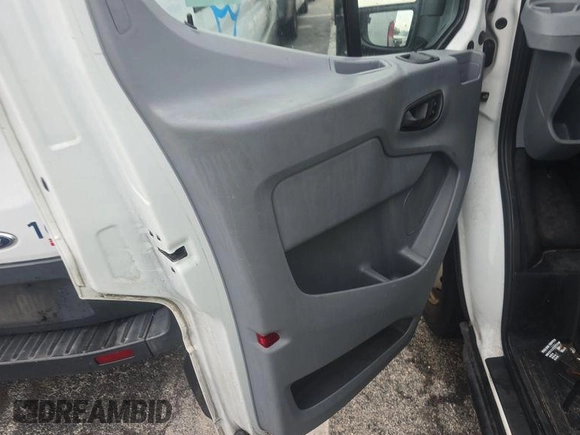 2019 Ford Transit z VIN 1FTYR2CM9KKB04450, wystawiony jako IAAI lot #42849742 z przebiegiem 222 192 mil mil oraz . Historia ofert i sprzedaży dostępna na DreamBid. Obrazek 3.