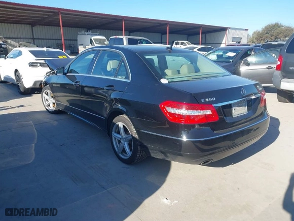 2010 Mercedes-Benz E-Class E 350 Luxury with VIN WDDHF8HB2AA144382, listed as a IAAI auction lot 40942440 with 198,887 mi miles. Bid and sale history available at carsss.com. Image 3.