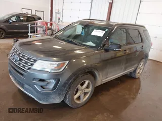 2017 Ford Explorer XLT z VIN 1FM5K8D80HGD83712, wystawiony jako IAAI lot #42442129 z przebiegiem 196 825 mil mil oraz . Historia ofert i sprzedaży dostępna na DreamBid. Obrazek 2.