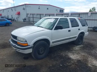 2000 Chevrolet Blazer LT с VIN 1GNDT13W1Y2366880, выставлен на аукционе IAAI как лот 42282543 с пробегом 245 806 миль миль и . История ставок и продаж доступна на DreamBid. Изображение 17.