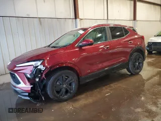 2025 Buick Encore GX Sport Touring z VIN KL4AMESL1SB053935, wystawiony jako Copart lot #63079715 z przebiegiem 3 547 mil mil oraz Szkoda całkowita • Salvage title. Historia ofert i sprzedaży dostępna na DreamBid. Obrazek 1.