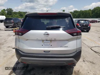 2021 Nissan Rogue SV z VIN 5N1AT3BB7MC733691, wystawiony jako Copart lot #59011065 z przebiegiem 61 827 mil mil oraz Szkoda całkowita • Salvage title. Historia ofert i sprzedaży dostępna na DreamBid. Obrazek 6.