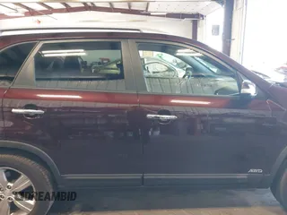 2013 Kia Sorento EX with VIN 5XYKUCA67DG365681, listed as a IAAI auction lot 41885665 with 10,318 mi miles. Bid and sale history available at carsss.com. Image 14.