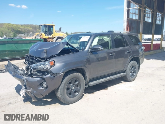 2019 Toyota 4Runner SR5 с VIN JTEBU5JR0K5664825, выставлен на аукционе IAAI как лот 42104780 с пробегом 64 209 миль миль и . История ставок и продаж доступна на DreamBid. Изображение 18.