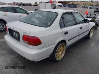 1997 Honda Civic LX z VIN 2HGEJ6676VH534795, wystawiony jako IAAI lot #42170378 z przebiegiem 228 033 mil mil oraz . Historia ofert i sprzedaży dostępna na DreamBid. Obrazek 4.