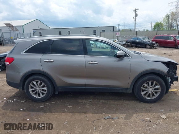 2016 Kia Sorento LX with VIN 5XYPG4A57GG003204, listed as a IAAI auction lot 42053975 with 189,653 mi miles. Bid and sale history available at carsss.com. Image 13.