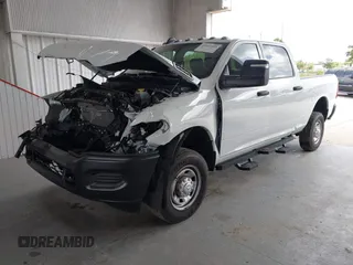 2024 Ram 2500 Tradesman с VIN 3C6UR5CJ4RG267621, выставлен на аукционе IAAI как лот 42442525 с пробегом 9 929 миль миль и . История ставок и продаж доступна на DreamBid. Изображение 18.