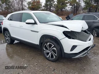 2021 Volkswagen Atlas SEL Premium z VIN 1V2TC2CAXMC214243, wystawiony jako IAAI lot #41200408 z przebiegiem 54 902 mil mil oraz . Historia ofert i sprzedaży dostępna na DreamBid. Obrazek 1.
