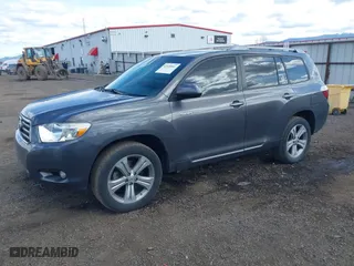 2010 Toyota Highlander Sport with VIN 5TDEK3EH1AS005738, listed as a IAAI auction lot 42028866 with 216,014 mi miles. Bid and sale history available at carsss.com. Image 2.
