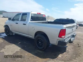 2017 Ram 1500 ST z VIN 1C6RR7FG9HS642427, wystawiony jako IAAI lot #42386533 z przebiegiem 101 290 mil mil oraz . Historia ofert i sprzedaży dostępna na DreamBid. Obrazek 3.