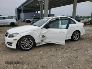 2014 Mercedes-Benz C 300 Sport z VIN WDDGF8AB1ER303857, wystawiony jako Copart lot #59263275 z przebiegiem 72 937 mil mil oraz Szkoda całkowita • Salvage title. Historia ofert i sprzedaży dostępna na DreamBid. Obrazek 1.